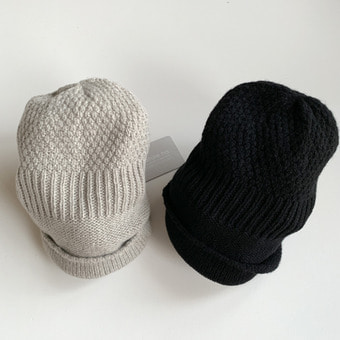 mature ha. cashmere pleats knit cap